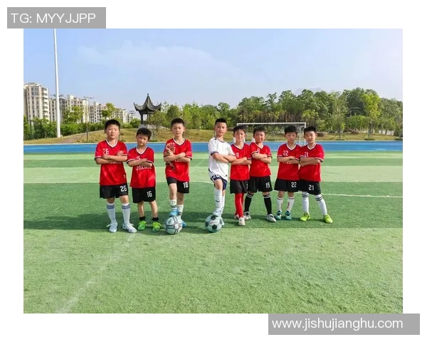 绿茵巨星同框闪耀记录激情时刻定格足球荣耀瞬间 绿茵巨星同框闪耀记录激情时刻定格足球荣耀瞬间